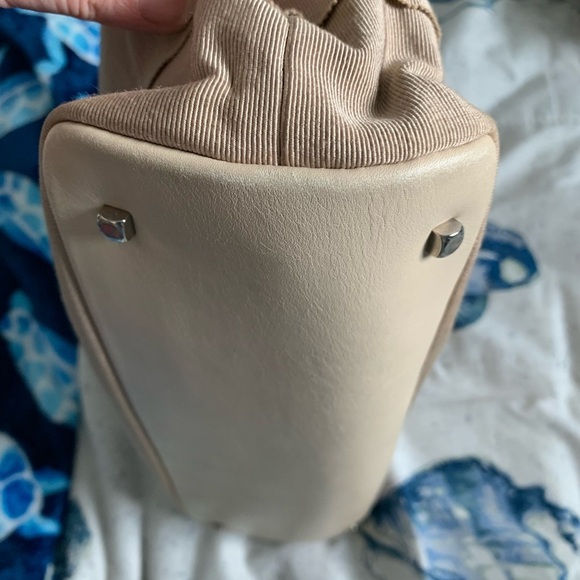 Salvatore Ferragamo Tan Tiered Nylon Grosgrain Shoulder Bag Authentic - Picture 5 of 13